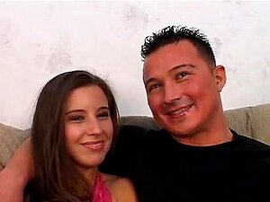 Sexo Facial Para Uma Adorável Rapariga Morena. Uma Pila Na Boca Desta Morena Quente é Tão Impressionante Neste Vídeo De Sexo Oral Perverso Que Parece Fantástico. Porn