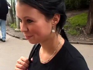 Krystinka Em Vídeo De Sexo Amador Mostra Uma Moça Dando Um Boquete Quente, Porn