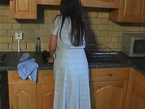Mulher Britânica Michelle Joga Com Ela Na Cozinha, Porn