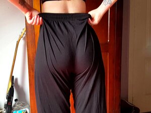 Miúda Gótica Tatuada E Com Piercings E Cu Com Calças De Pijama Porn