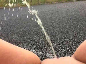 Pipi Public - Porno @ CuloNudo.com