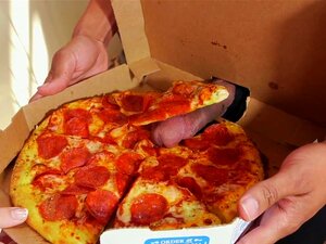 Cazzo Pizza - Porno @ CuloNudo.com