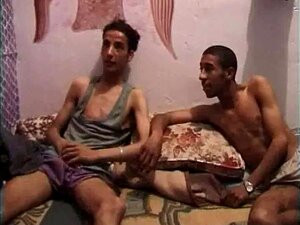 Ragazzi Arabi Gay Violenti - Porno @ CuloNudo.com