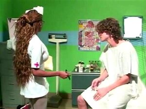 Enfermeira Ebony Cuida Do Paciente Porn