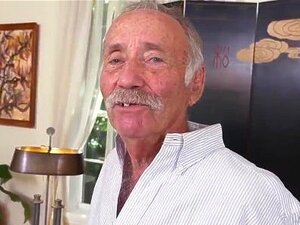 Vídeos de sexo e pornografia Velho Pelado Gay em alta qualidade no ...